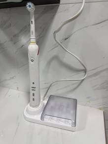 Like New OralB Electronic Tooth Brush