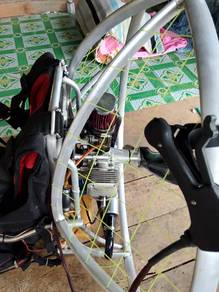 DLE 170 paramotor