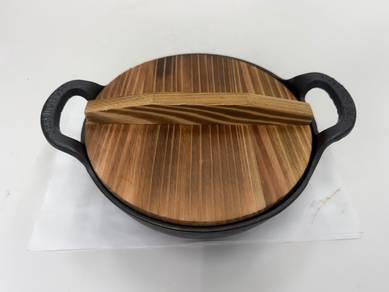 20cm Cast Iron Pot with Wooden Lid #123
