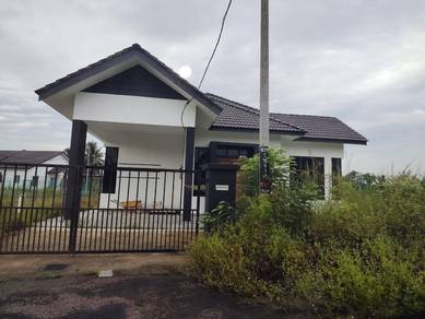 Bungalow House For Sale in Marang,TRG