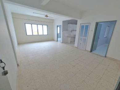Apartment For Sale in Goodyear Court 8