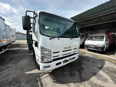 Isuzu NPR75UKH 17 ft/kaki cargo/kargo 2014 7500kg