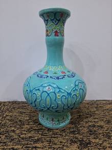 Reproduction Famille Rose Turquoise-Ground Vase