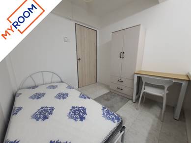 Room in Jelutong, PNG