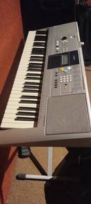 Yamaha Keyboard PSR E323