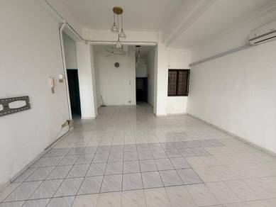Condominium For Rent in Straits Court Condominium