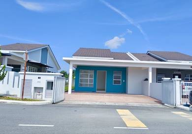 Semi-Detached House For Sale in Senawang,NSN