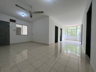 Apartment For Rent in Country Heights
