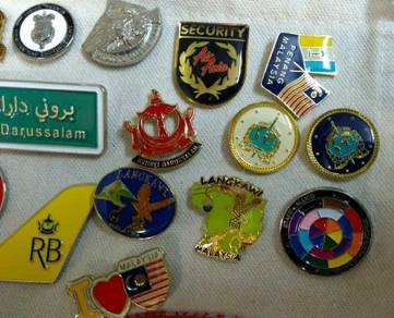 Badges 35 pcs Lencana