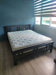 Queen size Bed Frame & Dreamland Mattress