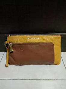 M i c h a e l K o r s Wristlet 