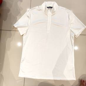 *White t-shirt*