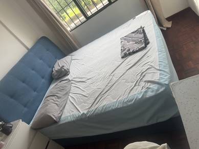 queen bed and matress