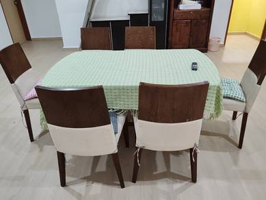 Meja makan dengan 6 kerusi Dining table 6 chairs