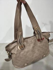 LOUIS VUITTON Handbag