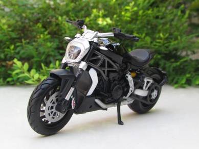 Bburago 1-18 Ducati Xdiavel S 2016 Cruiser Bike