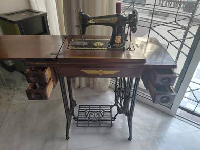 sewing machine 