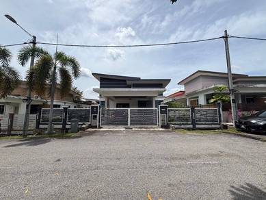 Bungalow House For Sale in Cheng,MLK