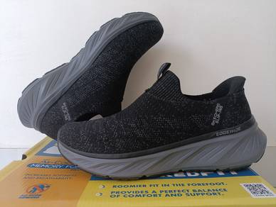 Skechers
