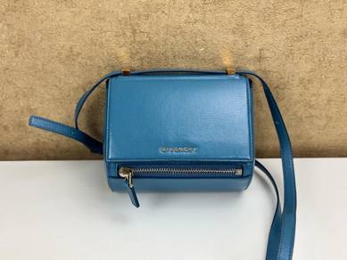 [RAYA SALES] Givenchy BB05256006 Pandora Box Mini