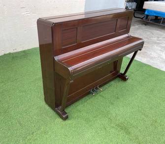 YE62C BRASTED LONDON Piano