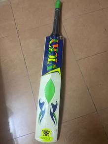 Vicky Pluto Cricket Bat
