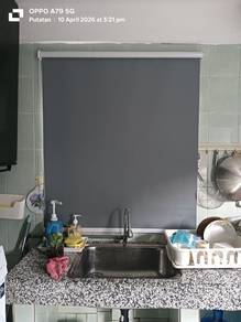 Blackout roller blind