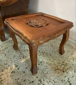 Meja Kopi Kayu Jati Klasik Berukir