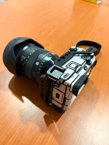 Sony A6700 like new + rig + lens.