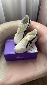 New! Corolla Sneakers