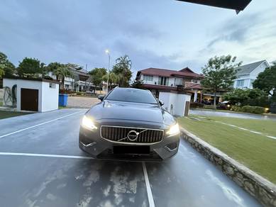 Volvo V60 RECHARGE T8 in Damansara Jaya, SGR