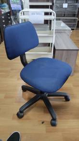 Kerusi Ofis ( Biru ) Beroda Terpakai