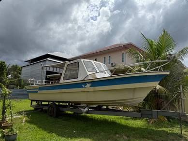 30ft Cabin Boat with Volvo 200 HP Engine