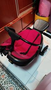 Foldable baby stroller