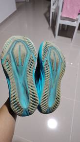 kasut jogging dan kasut sneaker 