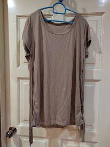 brown t shirt