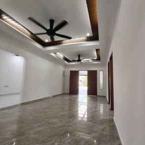 Semi-Detached House For Sale in Lunas,KDH