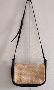 Bag tangan H&M Woven Sling Bag