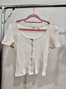 Levi’s White Top