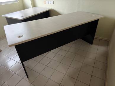 office table, good condition 