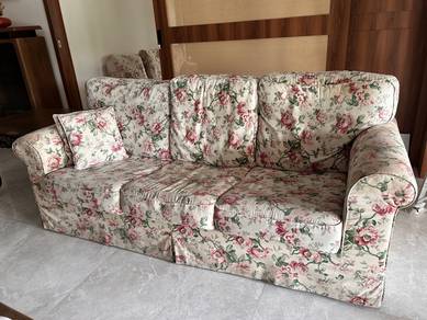 To Sell: Classic Floral 3+2 Seater Sofa Set
