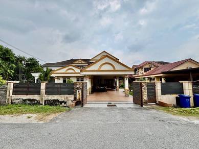 Semi-Detached House For Sale in Shah Alam,SGR