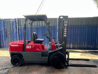 Nissan J02 Auto Diesel Forklift 3 Tan 3 Metre