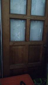 pintu kayu
