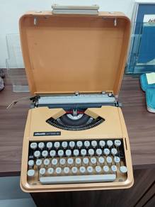 Olivetti Lettera 82 Typewriter (Working Condition)