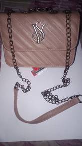 Beg Tangan VS Original V-Quilt Crossbody Chain