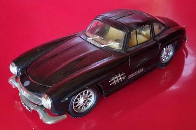 Dy Bburago 1954 Mercedez Benz 300SL Gullwing 1/24