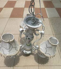 Lampu Gantung Chandelier 3 Kepala – English Style
