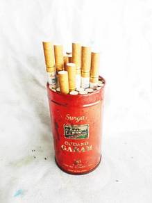 Vintage Gudang Garam Cigrattes tin
