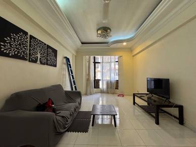 Condominium For Rent in Straits Court Condominium
